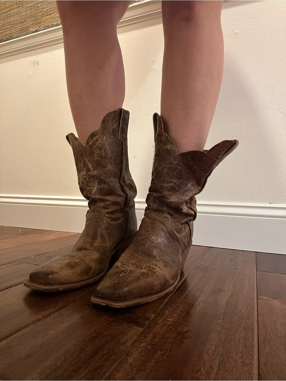 Justin Boots Distressed Brown Leather Western Heeled Boots; Slouchy; size 10